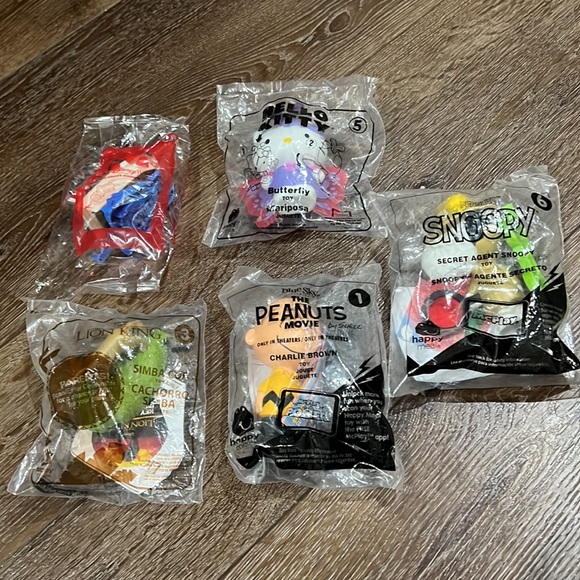 NWT 5 total McDonald’s happy meal’s hello kitty / snoopy / Mickey Minnie - Picture 7 of 7